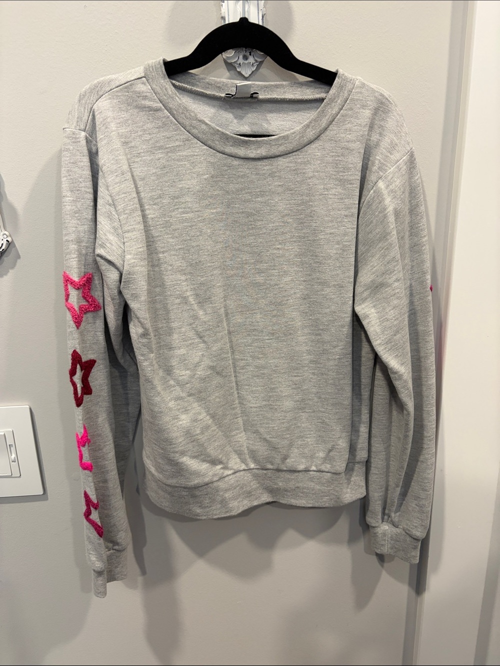 Splendid Gray Pullover with Pink & Red Star Sleeves